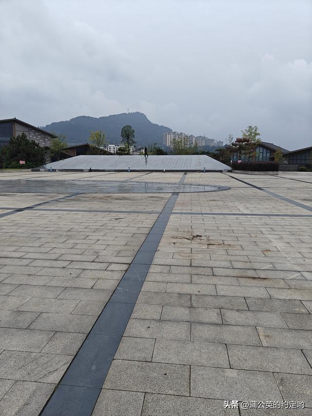 江边古镇风景不错，值得一看