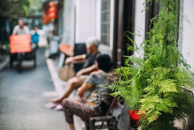 99年网吧通宵，邻座的女孩靠我肩上睡着了，呼吸都喷在我脖子上