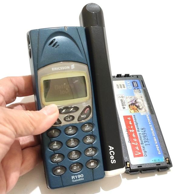 通信历史连载830-世界第一部卫星+移动双模手机到底是谁-2000年
