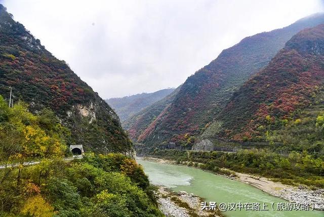 汉中出发沿嘉陵江跨省自驾，把秦巴深秋的美景装进车窗～图片