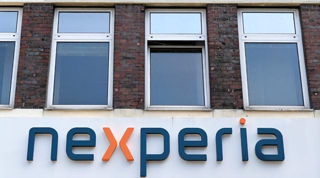 中美 “讲和” 后，荷兰成中国首个收拾对象！稀土新规重创阿斯麦，美国为何不愿帮忙？