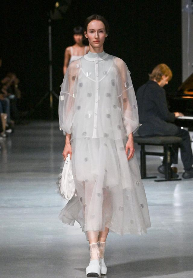 Cfcl 透明如玻璃, 编织着理念, 衣服亦是工具