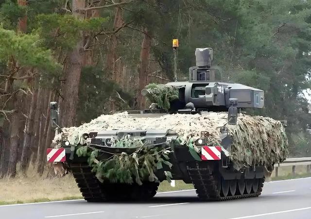 自相残杀？德国军队和警察闹乌龙，街头互相开火，一名士兵受伤