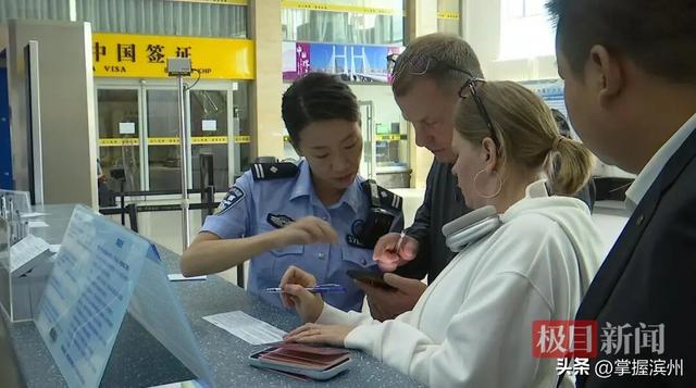 对俄免签首日实探边城珲春：持护照填卡“丝滑入境”，边检专配俄语翻译，数十辆大巴往返口岸和市区