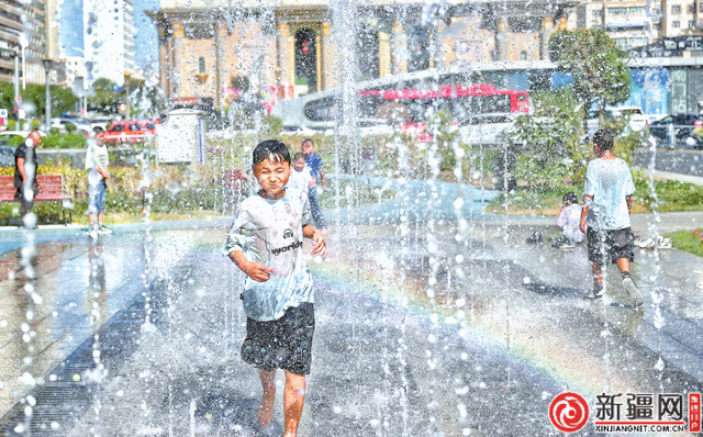乌鲁木齐：碧水绕城 生态如画