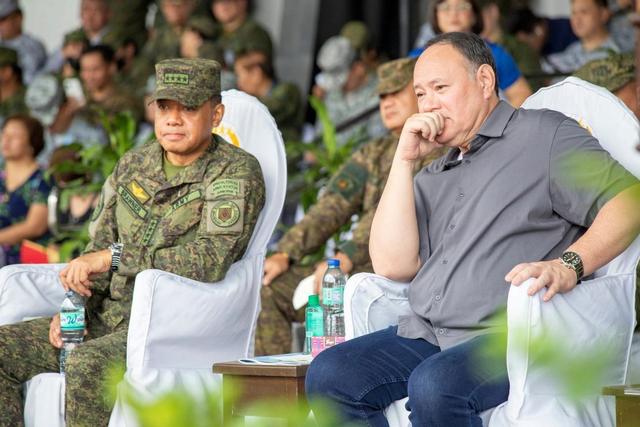 菲军方收到美国指示，宁可推翻小马科斯，也要阻止亲华派上台？