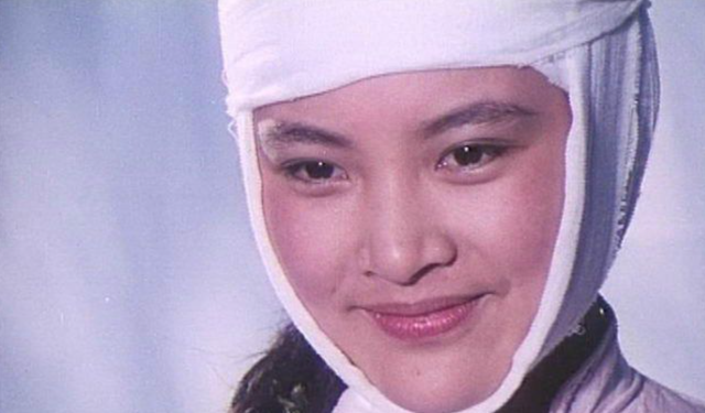19岁被两名美国医生侵犯，留美43年受尽屈辱，归国后终于尝到甜头