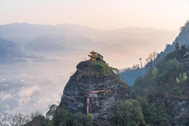 比黄山人少，比泰山秀美，7处小众爬山圣地，山野风光绝佳