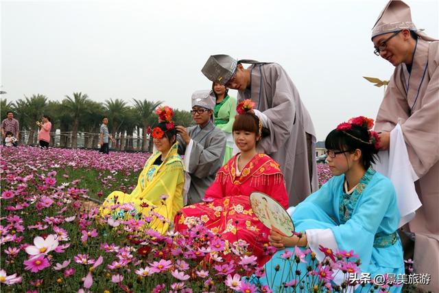 金秋佛山簪花觅花香，如果您是大男人，愿意头上戴花出游吗？