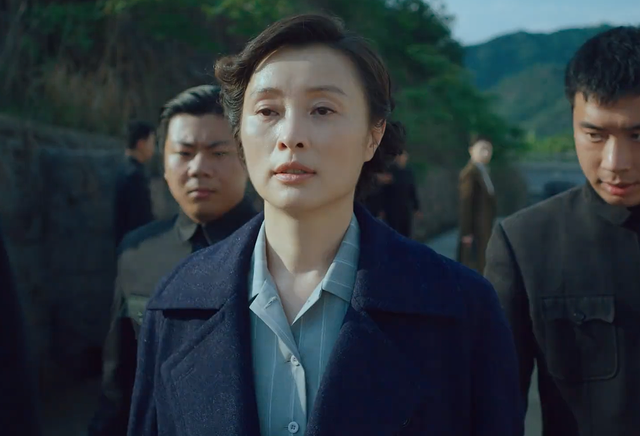 看完《沉默的荣耀》再看《隐锋》，我只想说：没有对比就没有伤害