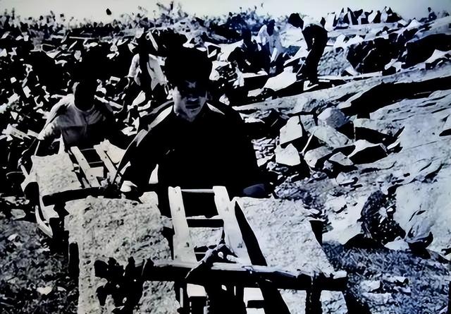大队书记当选中央候补委员，担任山东省委书记，1979年被免职