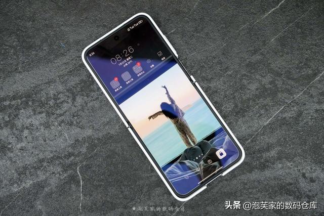 大概是目前最好的小折叠 小米MIX Flip2体验 PK三星Z Flip7优势不小