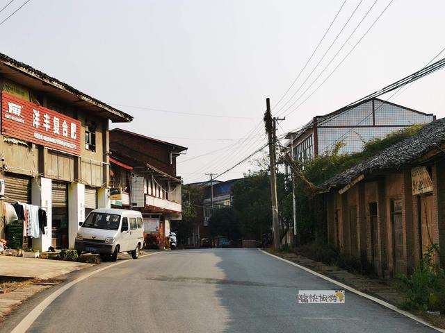 行走自贡：自犍路上的荣县鼎新张家场