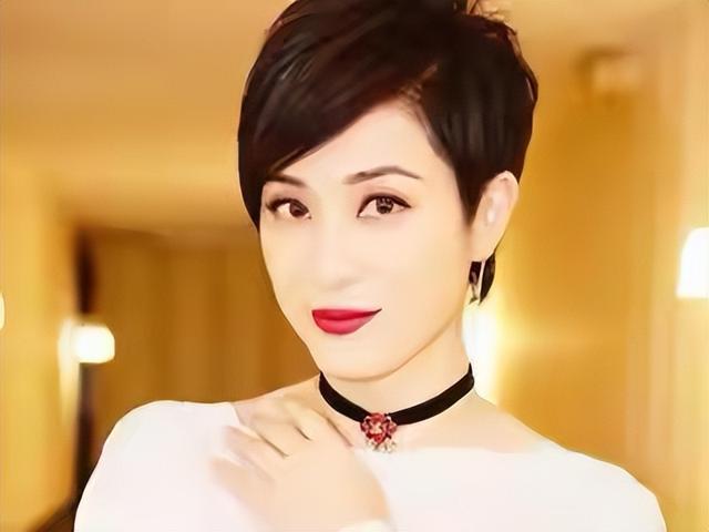 被戴8次绿帽子，后又捉奸在床，这就是我们“玉女”守卫的爱情？