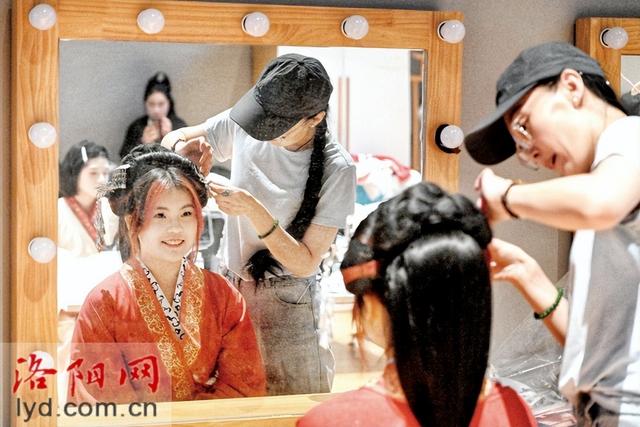 古都研学热 汉服正青春