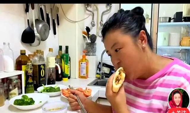 小二姐：减肥太难 晚饭不吃发虚，饿的难受	，期待称体重： 140斤