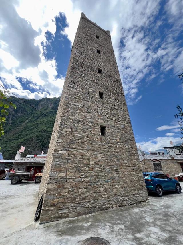 踏迹寻音：在阿坝理县，桃坪羌寨与甘堡藏寨的时空对话