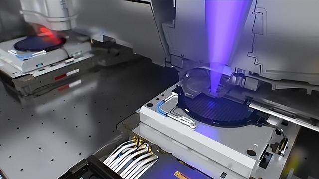 不用光刻机也能生产芯片？纳米压印技术的出现，到底靠不靠谱？