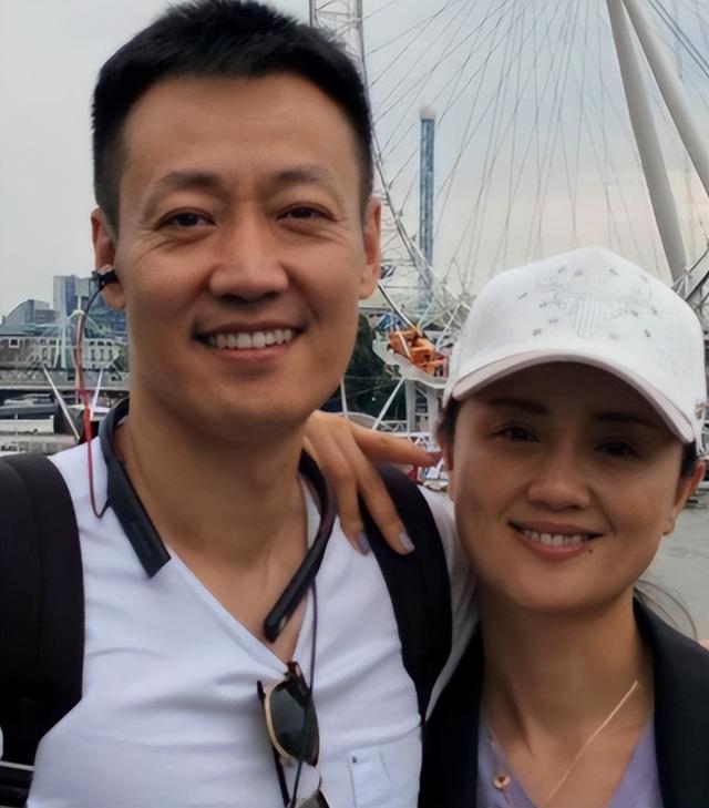朱媛媛去世5个月后，辛柏青和李乃文现身大孤山，整个人憔悴好多