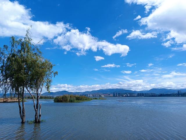 国庆邂逅洱海“梦幻之境”，小电驴骑行开启绝美之旅