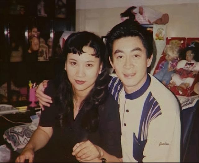 六小龄童金屋藏娇37年的妻子，原来是我们熟悉的她，难怪藏着掖着
