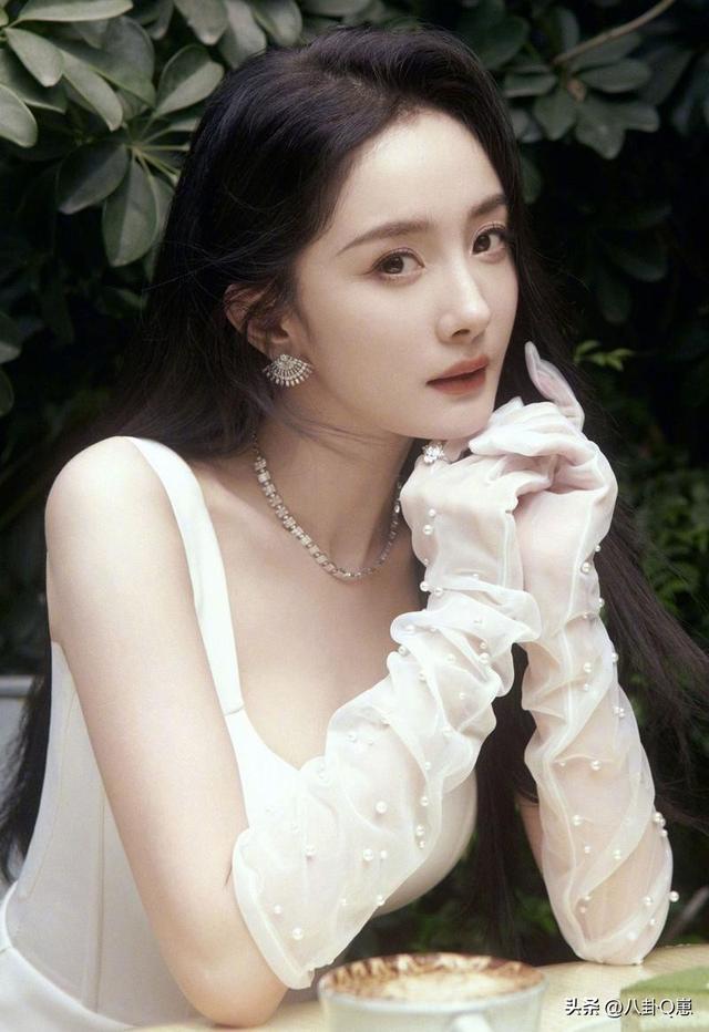 身价过百亿，坐拥北京一条街出门私人飞机	，京圈内的富婆都有谁?