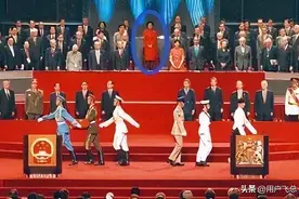 1997年香港回归当晚，旗手朱涛：鼻子里塞棉花，血往嘴里吸图片