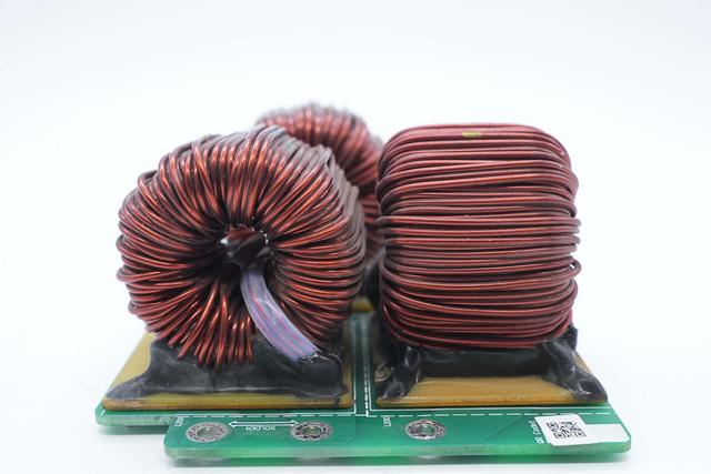 重达18斤的大块头，内部全是灰，麦格米特15kW充电模块拆解