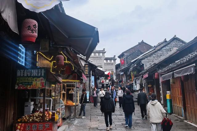 青岩古镇：贵州的避暑胜地与历史瑰宝！