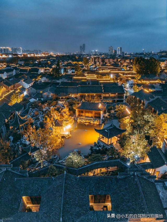 南京秋日赏景全攻略！8 大网红地 + 住宿推荐，红枫银杏梧桐全吃透