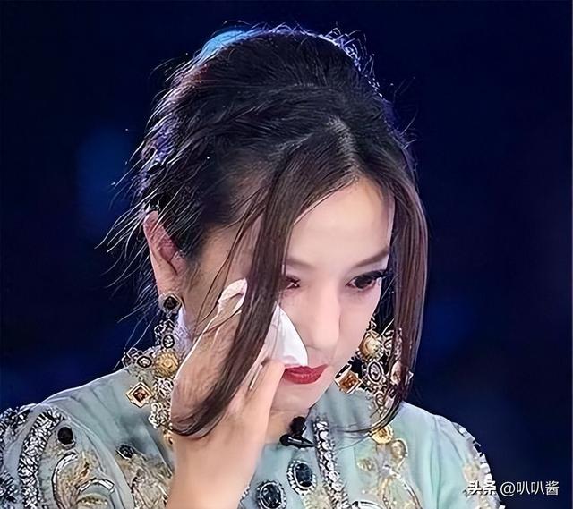 拔出萝卜带出泥！49岁赵薇近况被曝，原来圈内封杀只是冰山一角