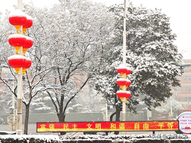 雪落中站，解锁冬日五彩新画卷