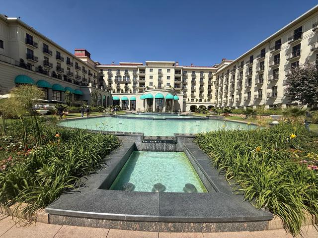 陈广明领取中国首个《联合国特别大师》证书