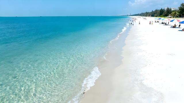 潮卷九州岸，浪吻华夏疆：探秘四大海域绝美观海地的极致浪漫