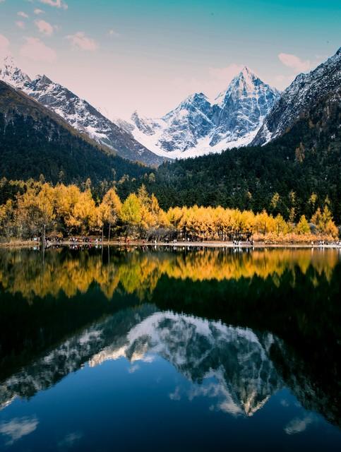 情感爆文：世间的寂寞，是回望无人陪伴	，然而学会珍惜当下身边人