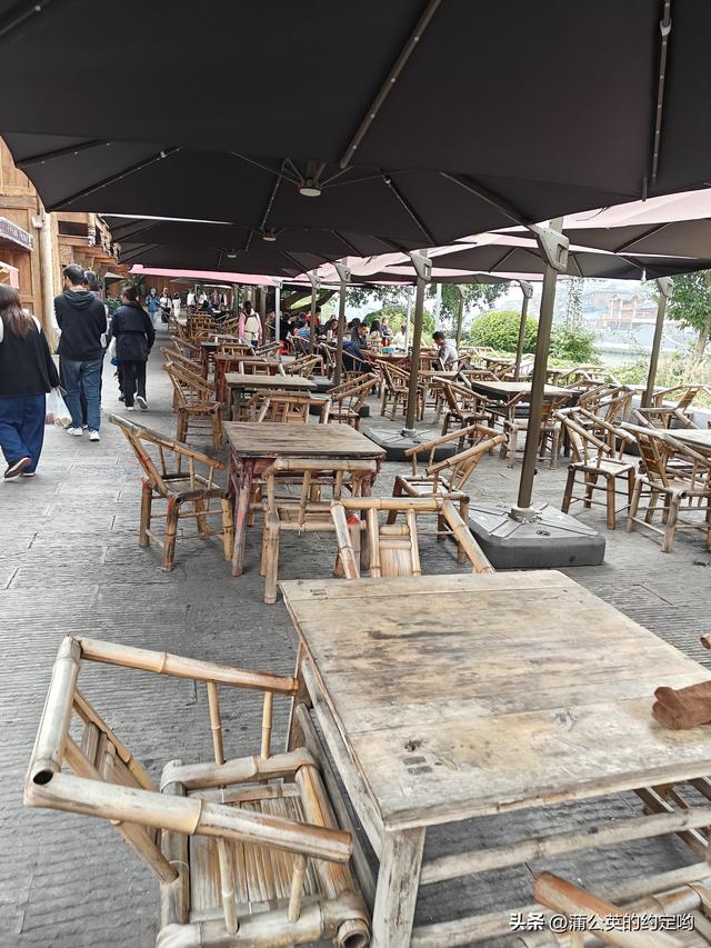 江边古镇风景不错，值得一看