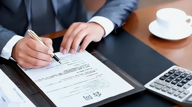 又揪出一个大贪 金额高达9点7亿 首富夫人郝斌跨境逃亡失败