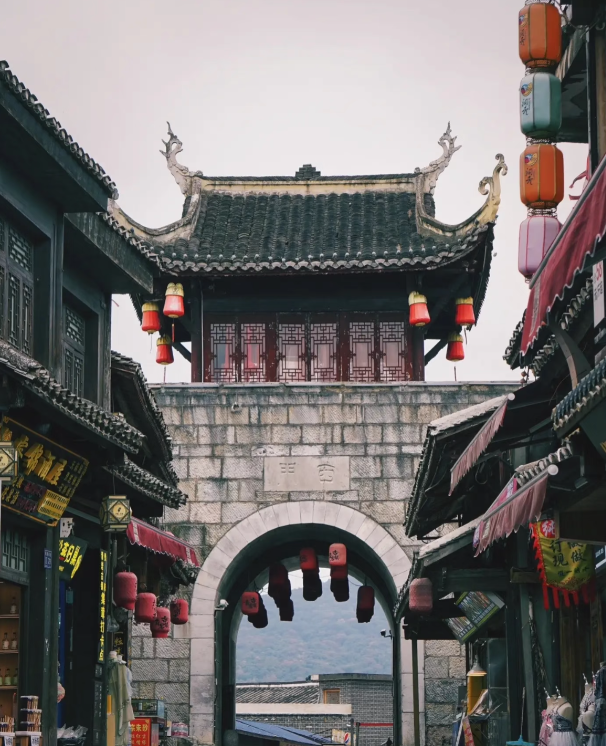 跟着《一路繁花2》打卡花溪~复刻姐姐们同款秋冬美景！