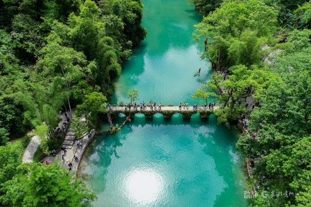 多彩贵州成亲子游热门地，山水人文共筑欢乐成长之旅