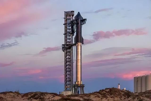 星舰火箭试飞成功！特朗普：要把美国星条旗插上火星