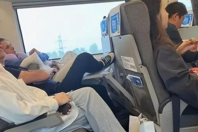 1300万外国人涌入中国，地铁、胡同、餐厅挤满老外，真的是好事吗
