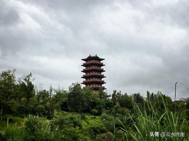 说这里是“川中第一镇”有些夸张，但是美食还是挺多，闲转还可以