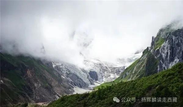 波密冰川，景色迷人非常壮观