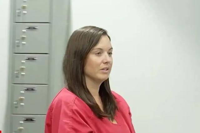 美女教师妮可·巴洛·卡拉汉涉嫌性侵未成年男学生