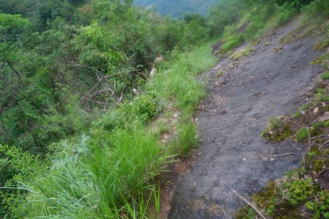 探秘三岩寺红军洞