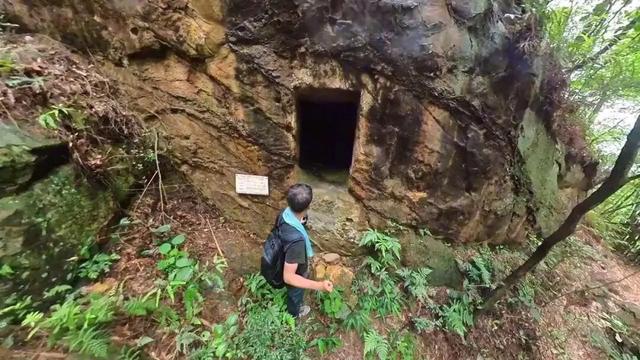 重庆沙坪坝发现神秘洞府，满壁文字暗藏玄机，主人疑是避世高人