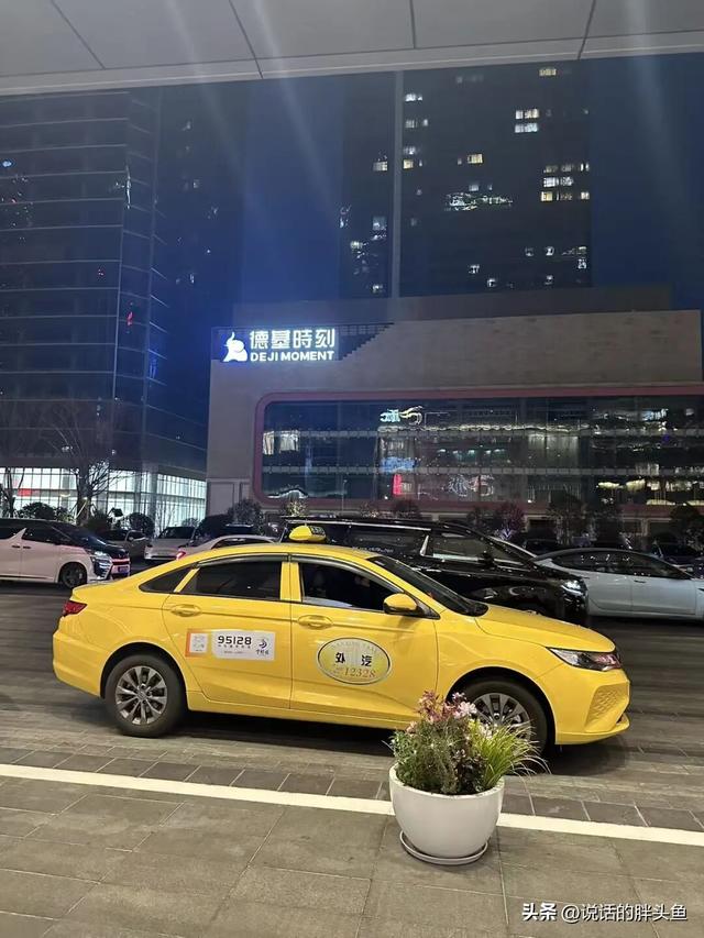 南京第2座德基，突然挂牌！亮灯！