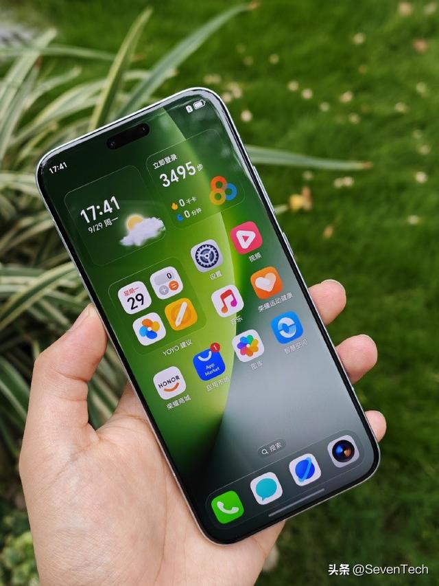 荣耀Magic 8 Pro真机实拍图曝光：AI专属按键与MagicOS 10界面亮相