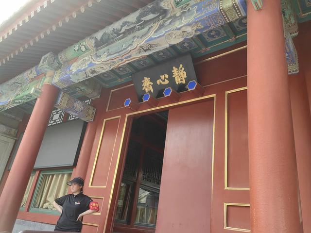 北京北海公园：都有哪些景点，绕湖走一圈看看。