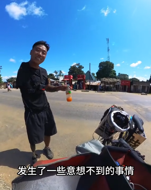 独腿骑行博主到法国小镇，意外被外国人疯狂投喂，感动的说不出话